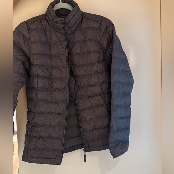 Amazon Essentials Puffer Jacket, size medium, color: Charcoal Heather - Picture 1 of 2